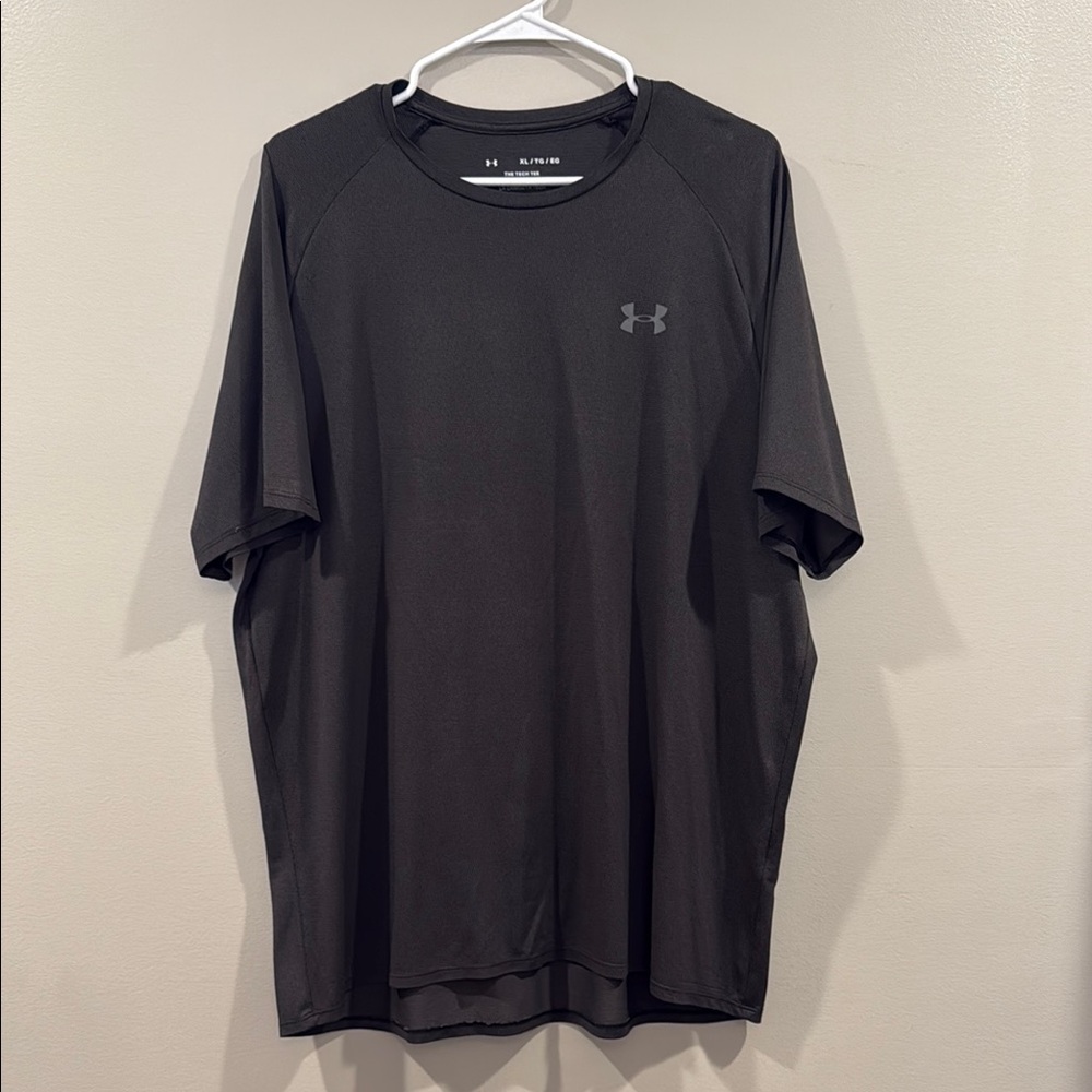 Under Armour Black Short Sleeve Tee